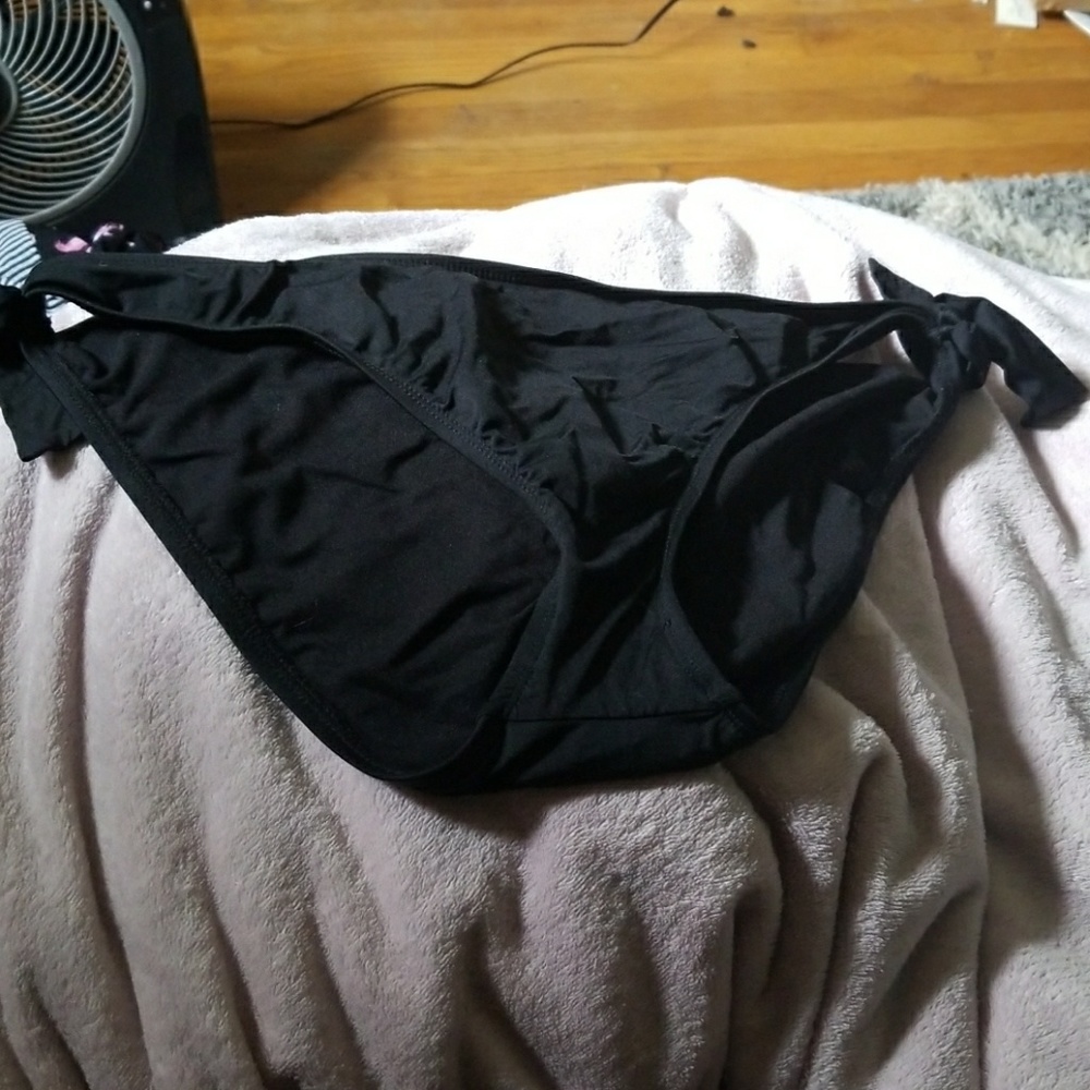 Solid black, side tie bikini bottoms (XL)